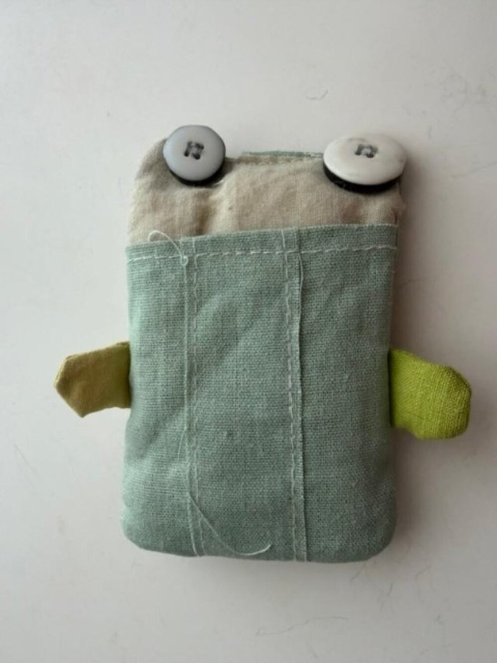 Fun Frog Pocket for You or Your Daughter to Carry Keys or a Credit Card or Phone - Picture 1 of 3
